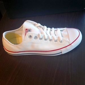 White converse low tops